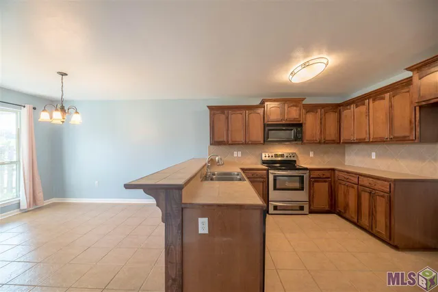 $1,695 | 11592 Mary Lee Drive, Denham Springs, LA 70726