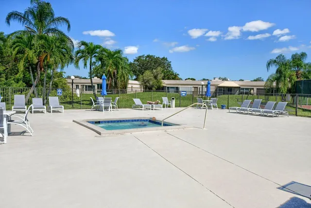 $2,600 | 18730 Stewart Circle, Unit 5, Boca Raton, FL 33496