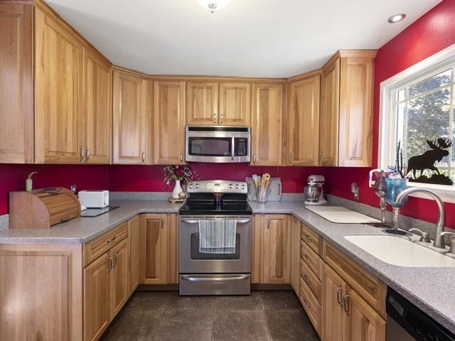 3003 North Maple Road Millwood, WA 99206 - Photo 8 of 26