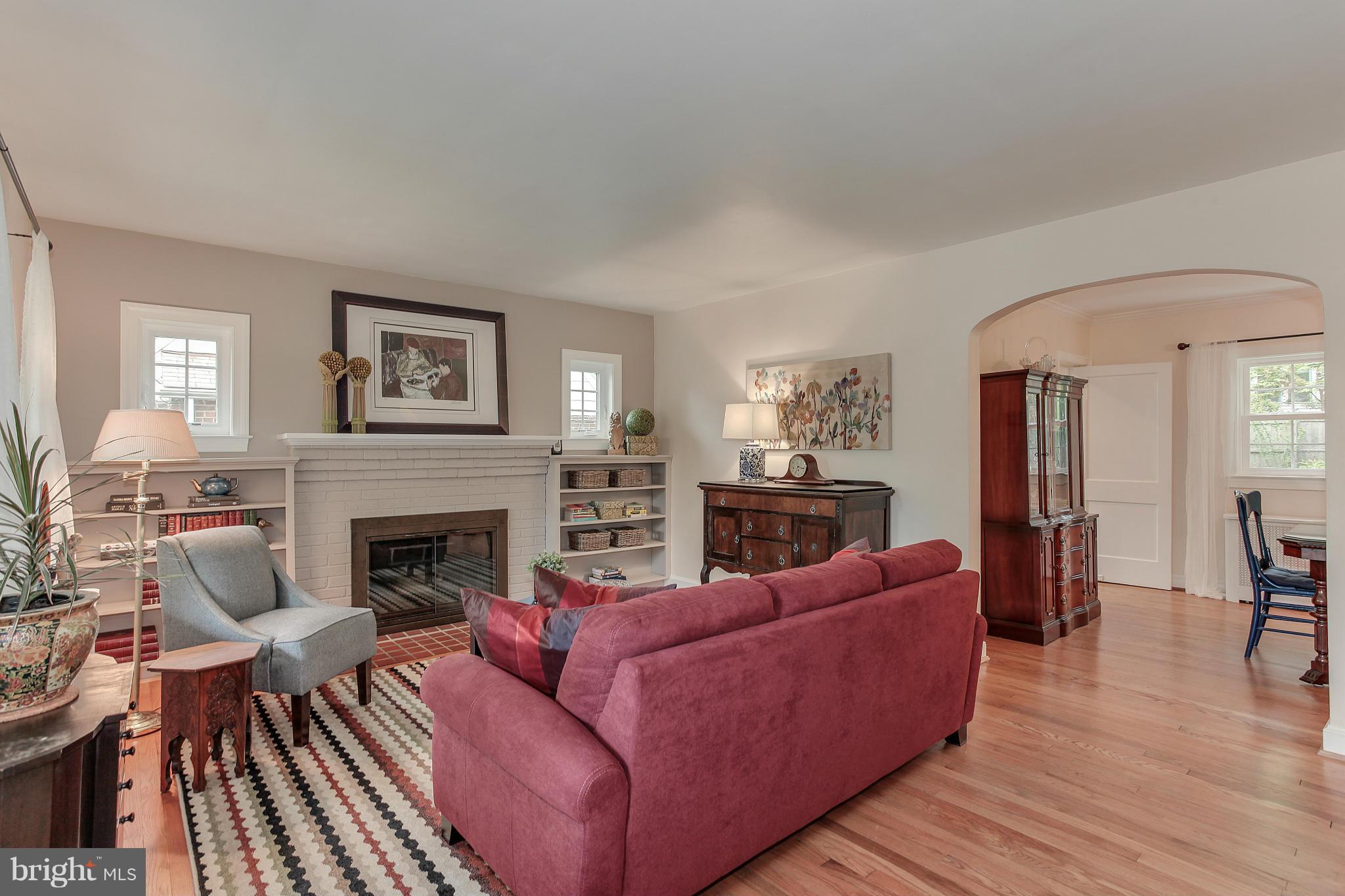 9111 Wire Avenue Silver Spring, MD 20901 - Photo 3 of 25 Living Room