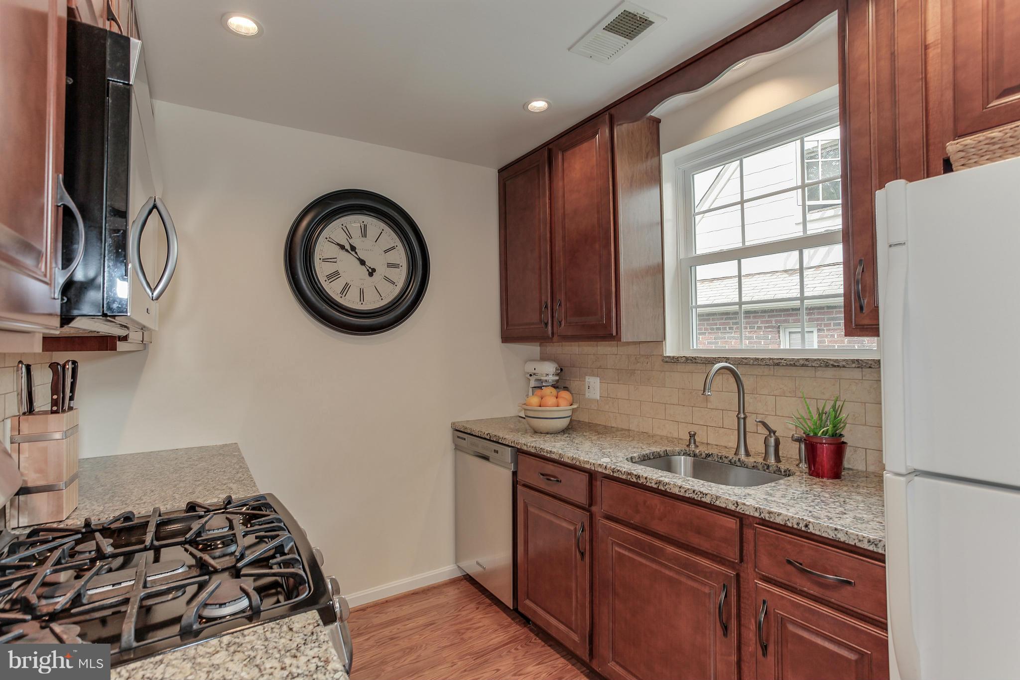 9111 Wire Avenue Silver Spring, MD 20901 - Photo 5 of 25 Kitchen