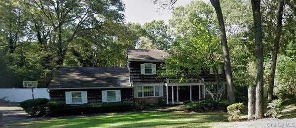 $1,499,000 | 34 Hemingway Drive, Dix Hills, NY 11746