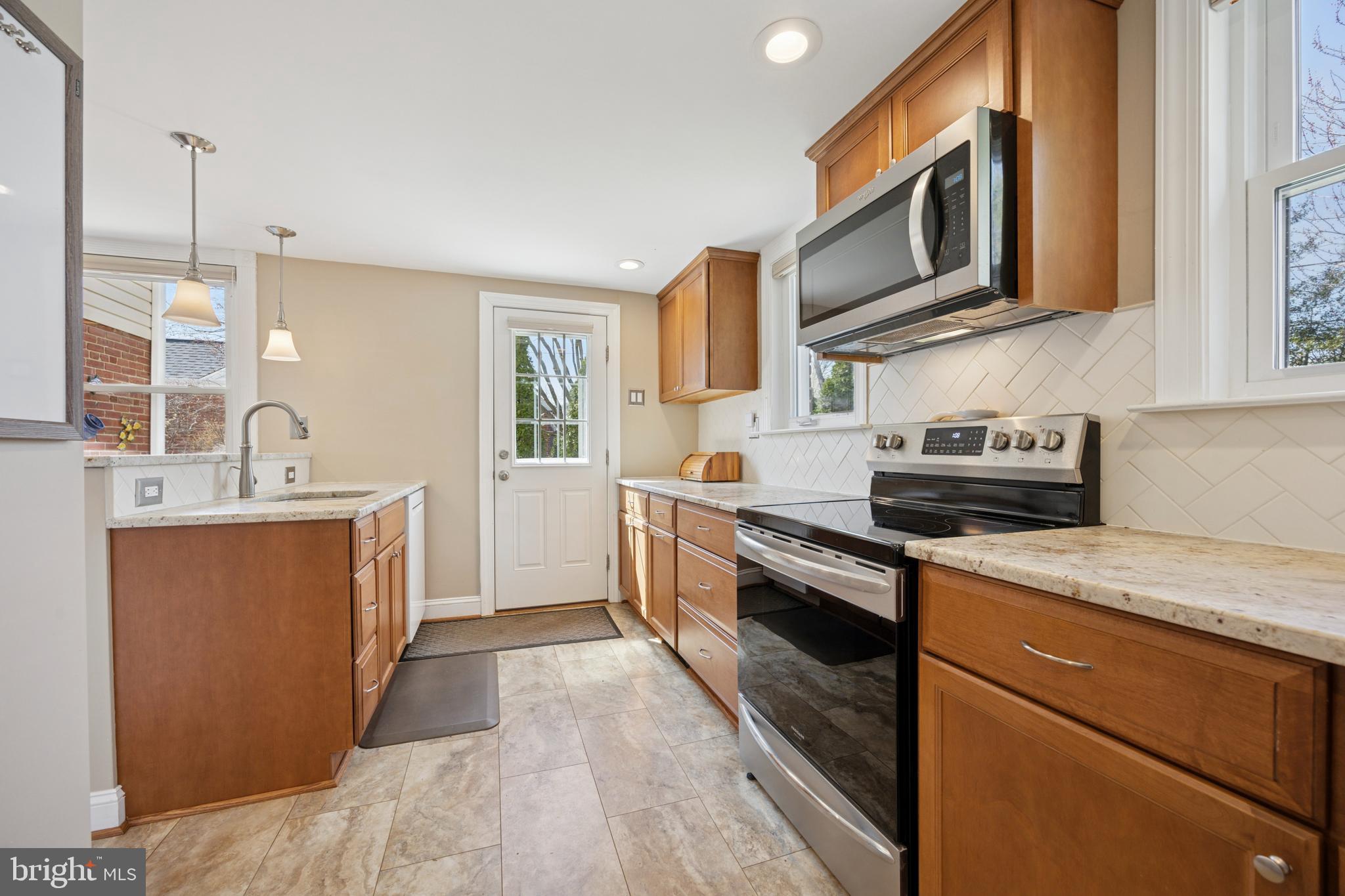 728 Cottage Road Glenside, PA 19038 - Photo 9 of 31 Gallery Image 9