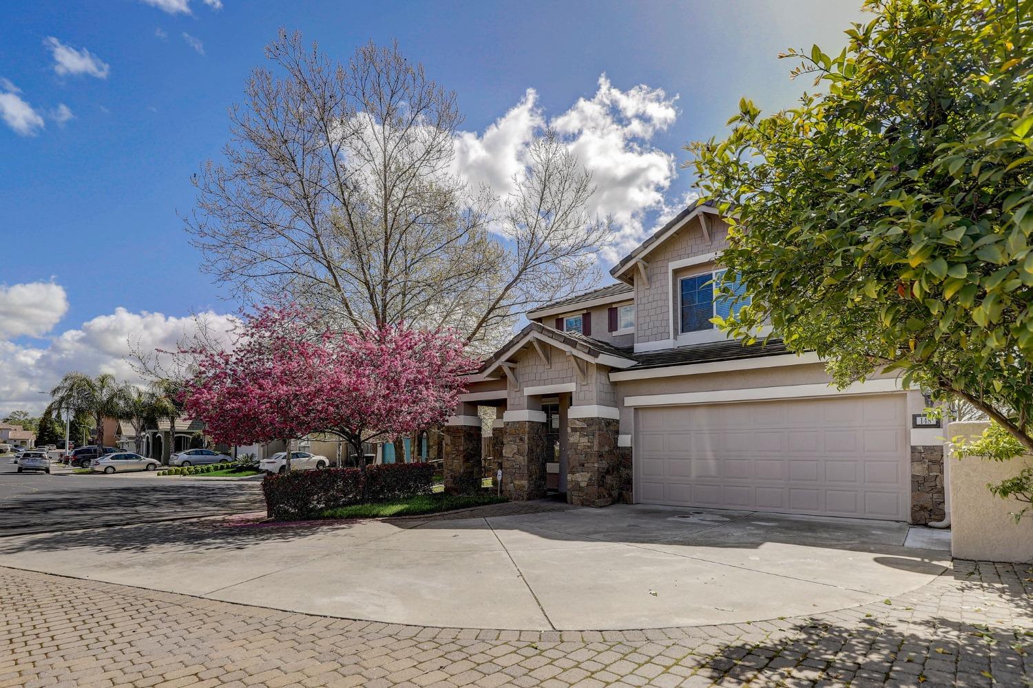 148 Lone Oak Court, Roseville, CA 95678 Compass