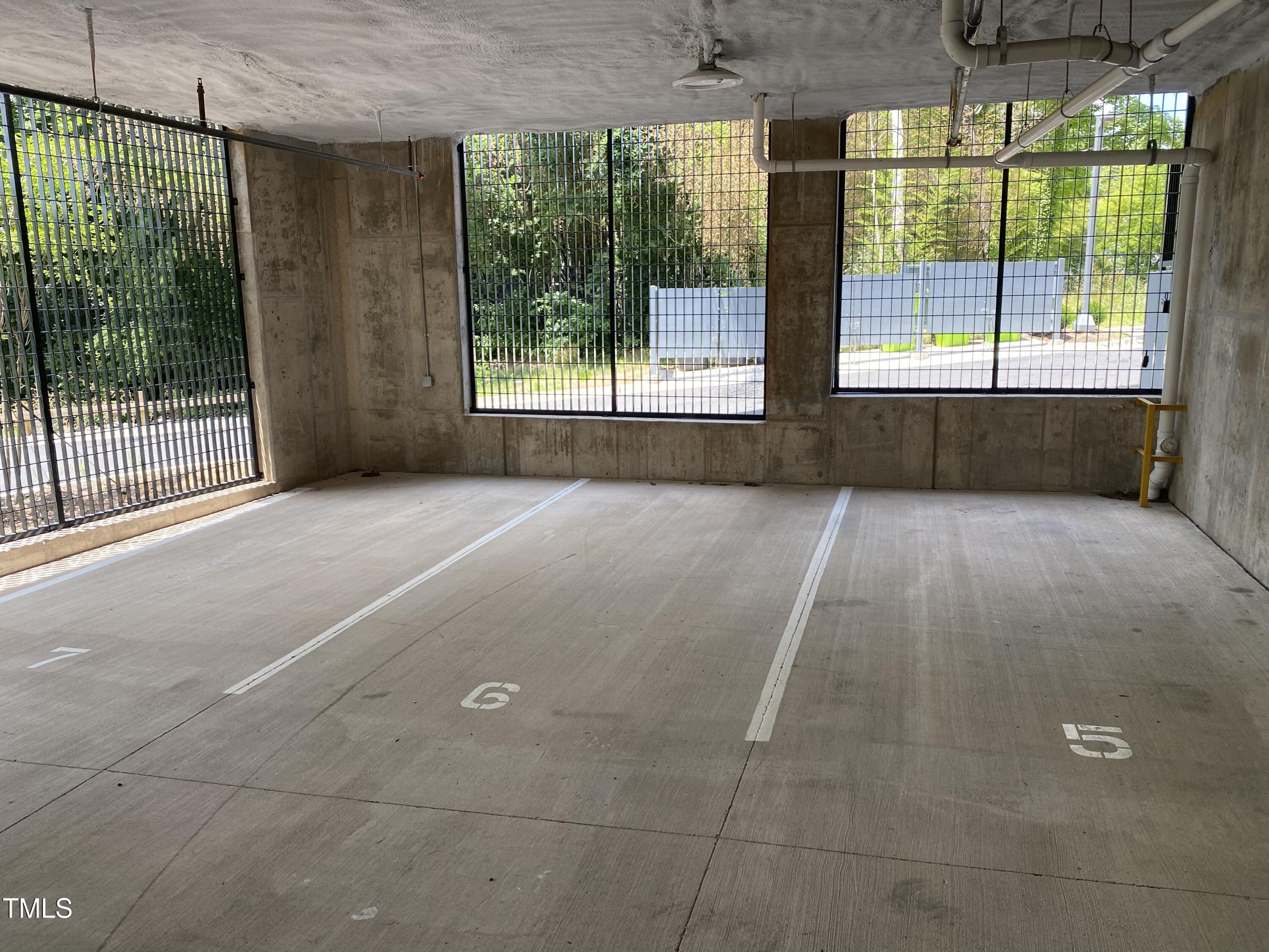 600 South Duke Street, Unit 15 Durham, NC 27701 - Photo 16 of 20 a view of an empty room with a large window