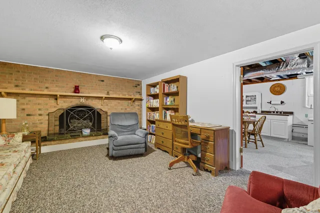 a view of a house with backyard and garden