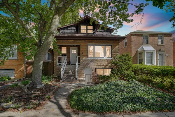 $3,500 | 2541 North 76th Avenue, Elmwood Park, IL 60707