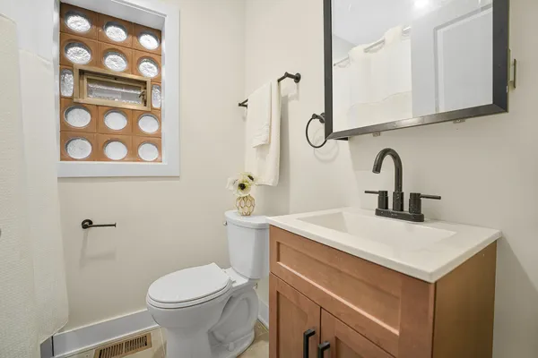 $3,500 | 2541 North 76th Avenue, Elmwood Park, IL 60707