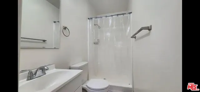 $2,400 | 947 South St Andrews Place, Unit 4, Los Angeles, CA 90019