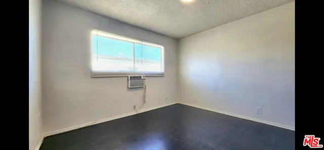 $2,400 | 947 South St Andrews Place, Unit 4, Los Angeles, CA 90019