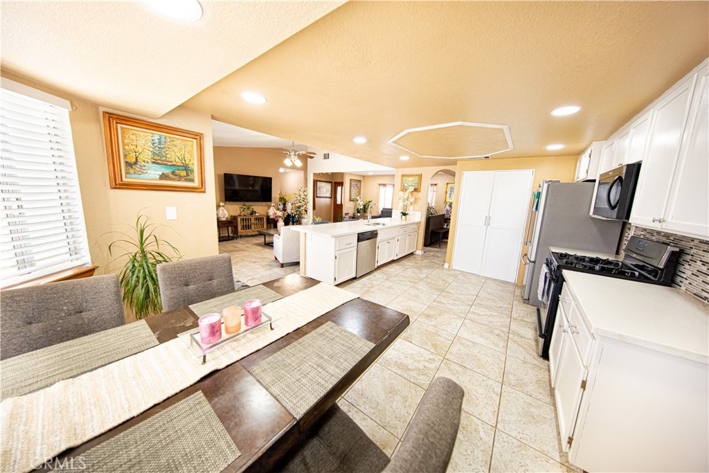 14024 Delaware Road Apple Valley, CA 92307 - Photo 3 of 41 a living room with furniture and a flat screen tv