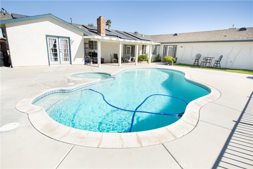14024 Delaware Road Apple Valley, CA 92307 - Photo 35 of 41 a view of a living room and kitchen