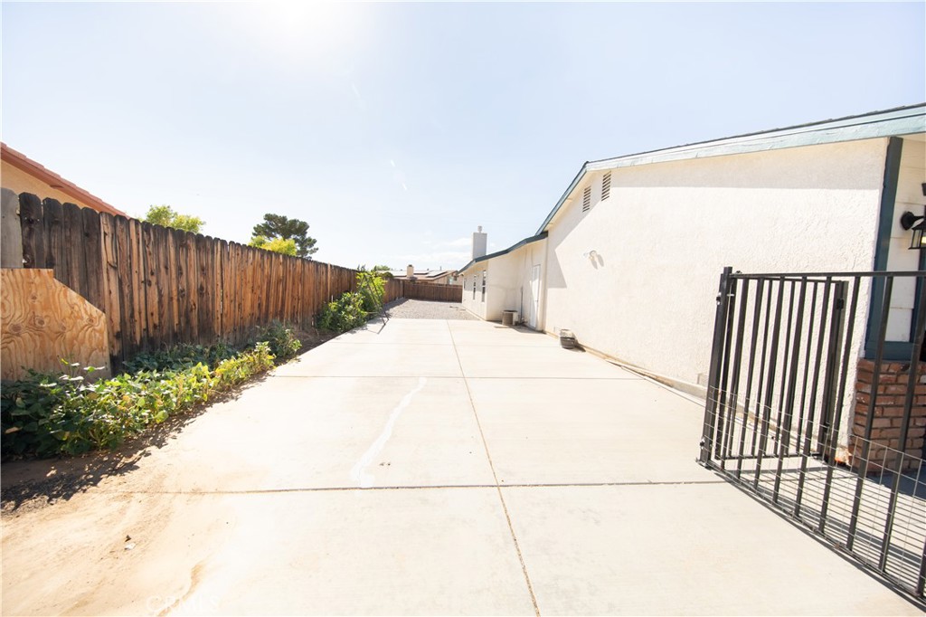 14024 Delaware Road Apple Valley, CA 92307 - Photo 39 of 41 a view of a backyard