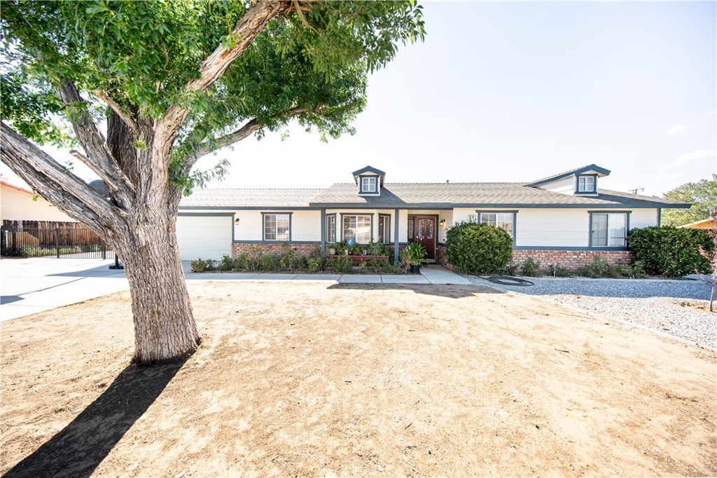 14024 Delaware Road Apple Valley, CA 92307 - Photo 40 of 41 a front view of a house with a yard