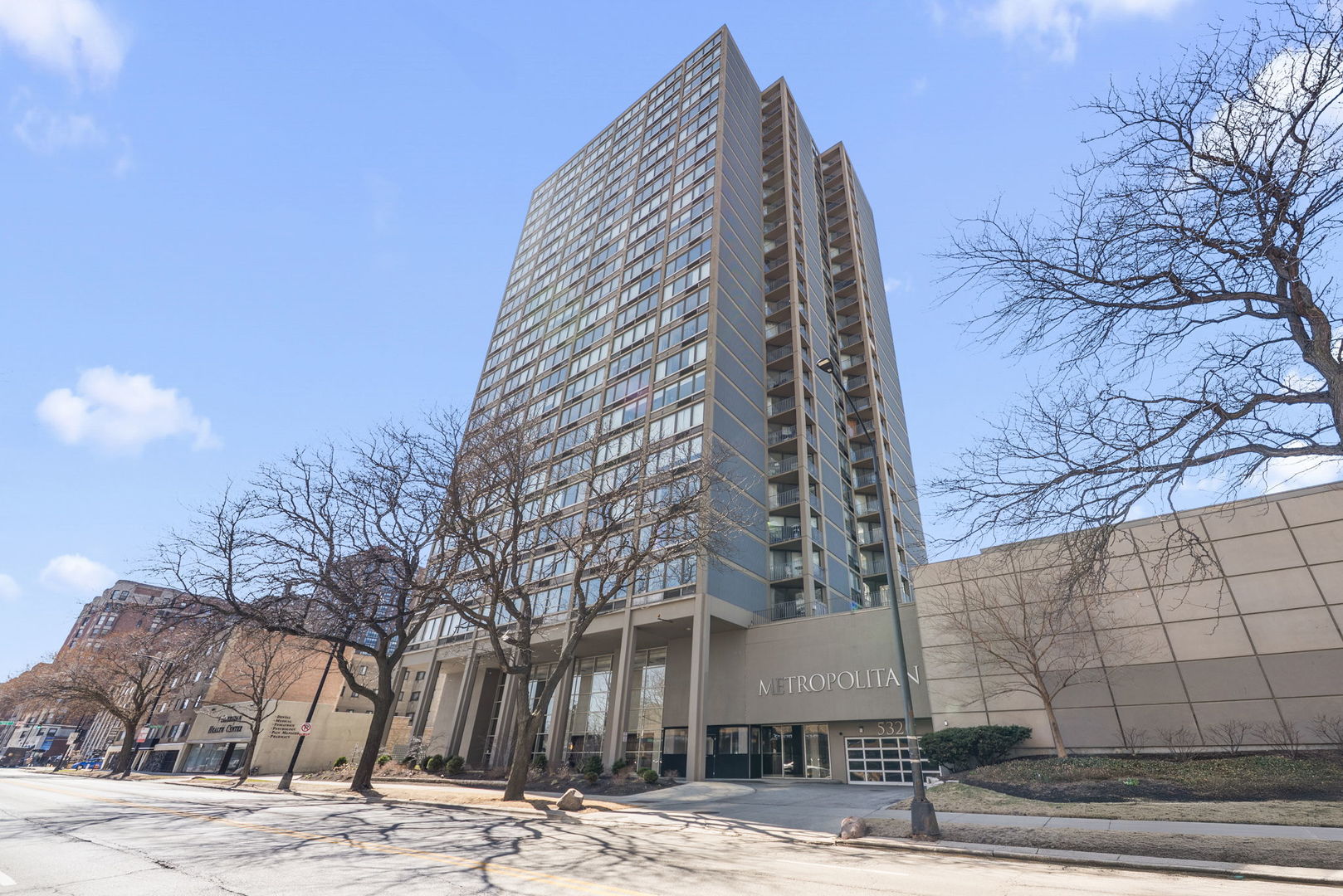 5320 North Sheridan Road, Unit 2201 Chicago, IL 60640 - Photo 1 of 18 a view of a tall building