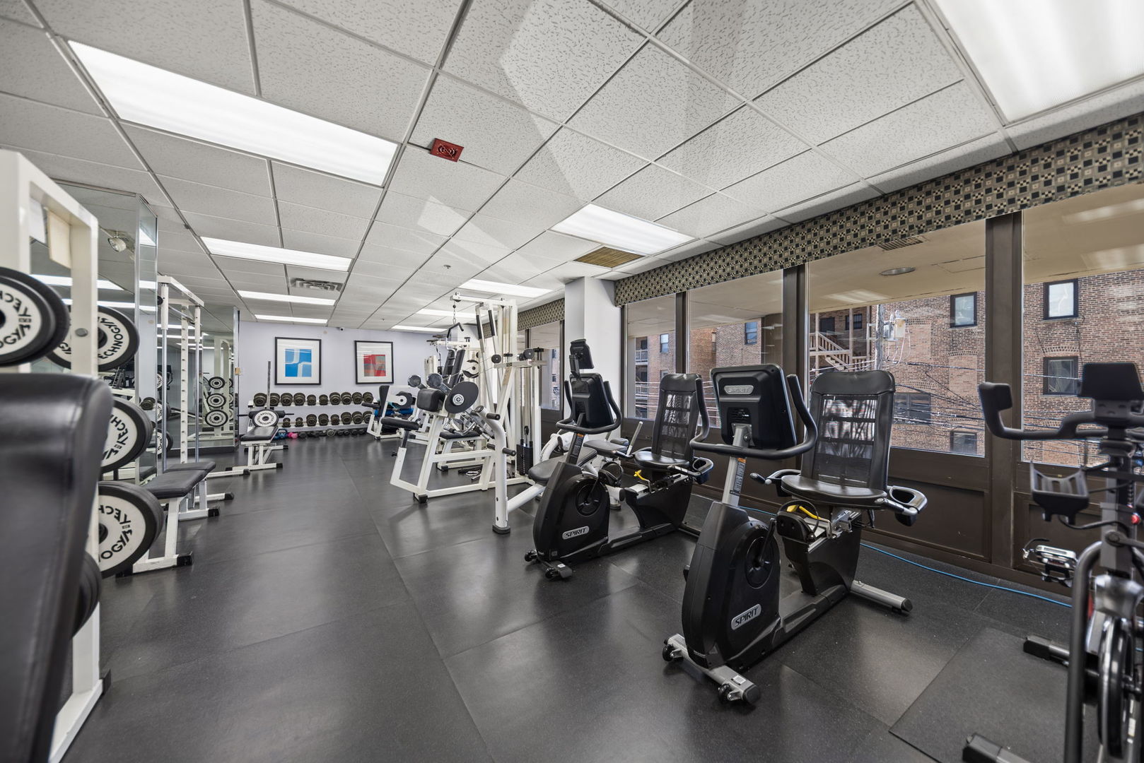 5320 North Sheridan Road, Unit 2201 Chicago, IL 60640 - Photo 13 of 18 a view of a room with gym equipment