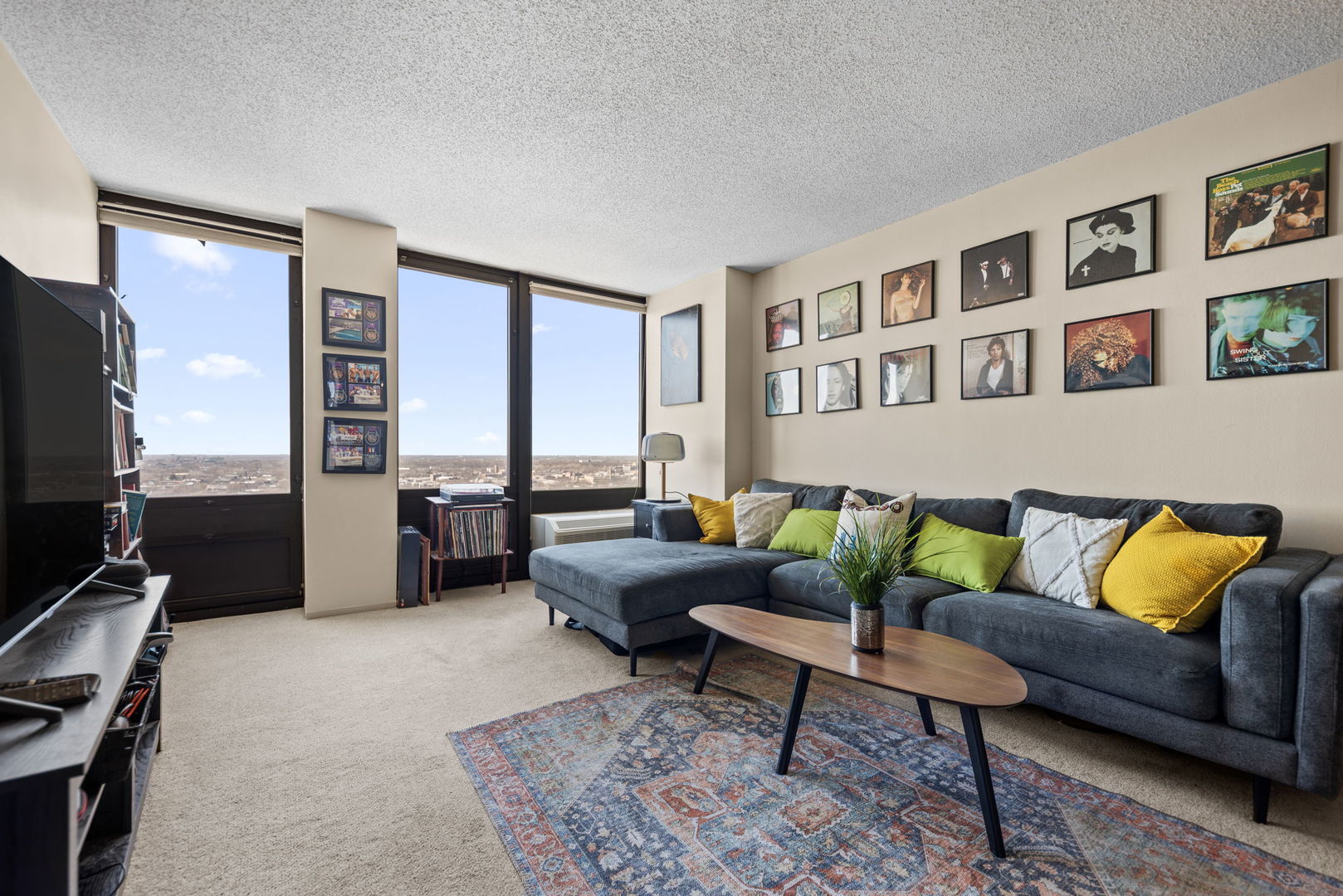 5320 North Sheridan Road, Unit 2201 Chicago, IL 60640 - Photo 2 of 18 a living room with furniture and a flat screen tv