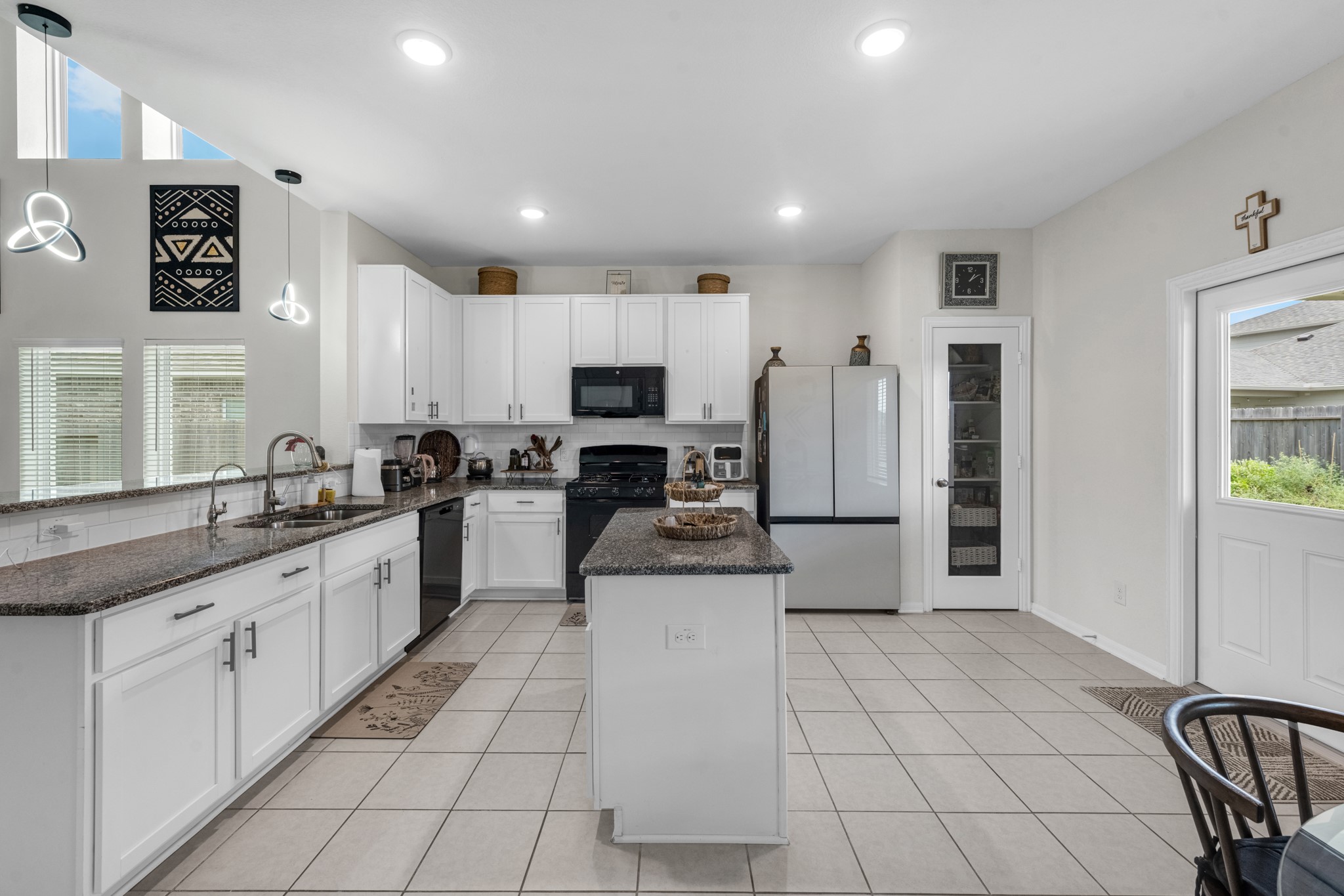10502 Watershed Drive Rosharon, TX 77583 - Photo 9 of 27 Gallery Image 9
