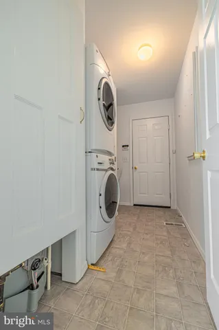 a view of a storage & utility room with washer and dryer