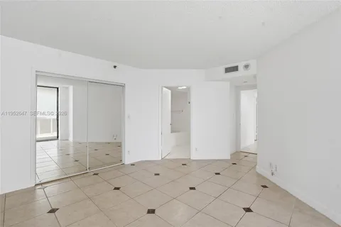 $610,000 | 20185 East Country Club Drive, Unit 502, Aventura, FL 33180