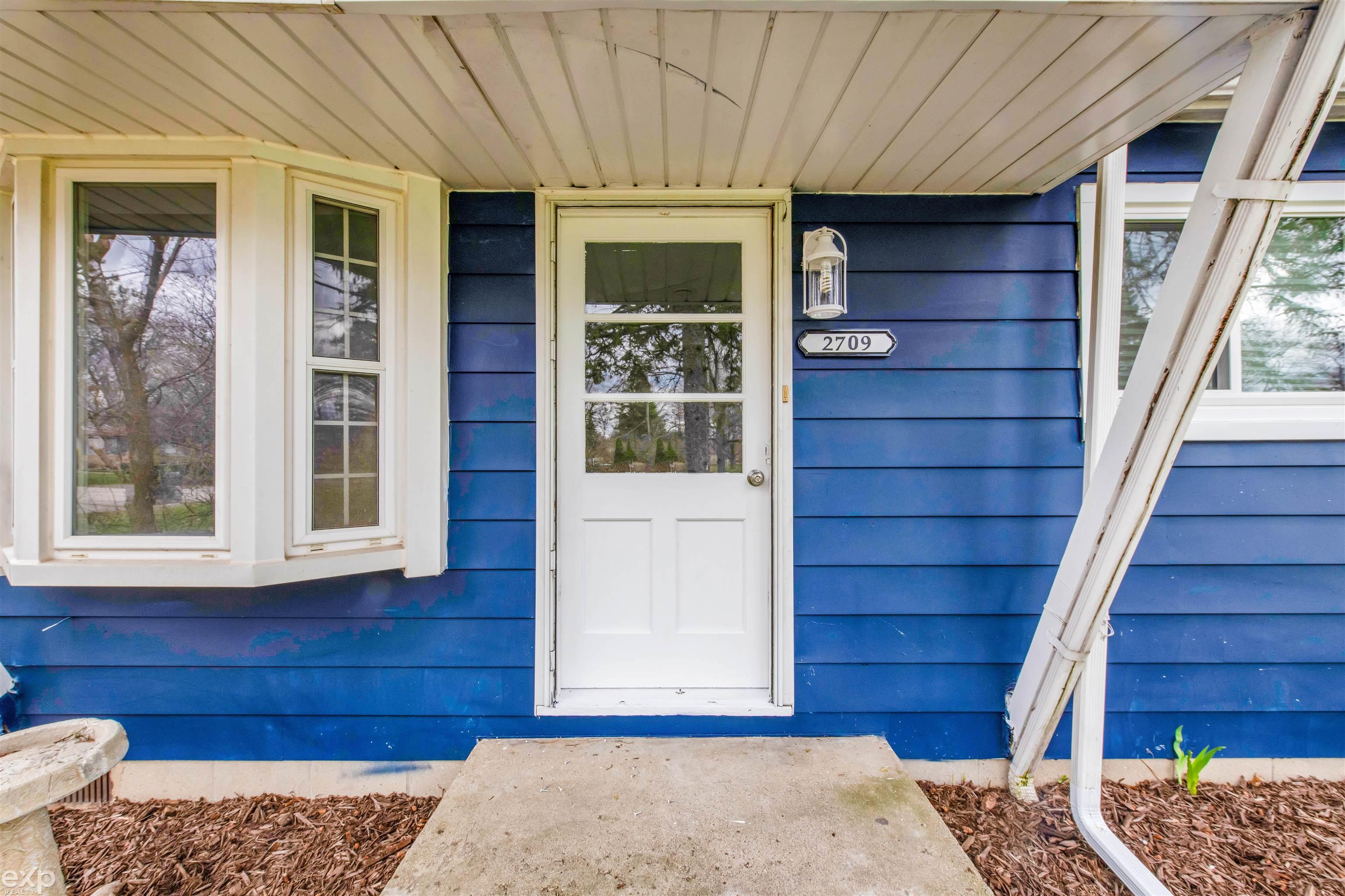 2709 Frankson Avenue Rochester, MI 48307 - Photo 6 of 26 50137872-3375c2b2-2bf8-4ee6-bf59-69dd662cf955.JPG
