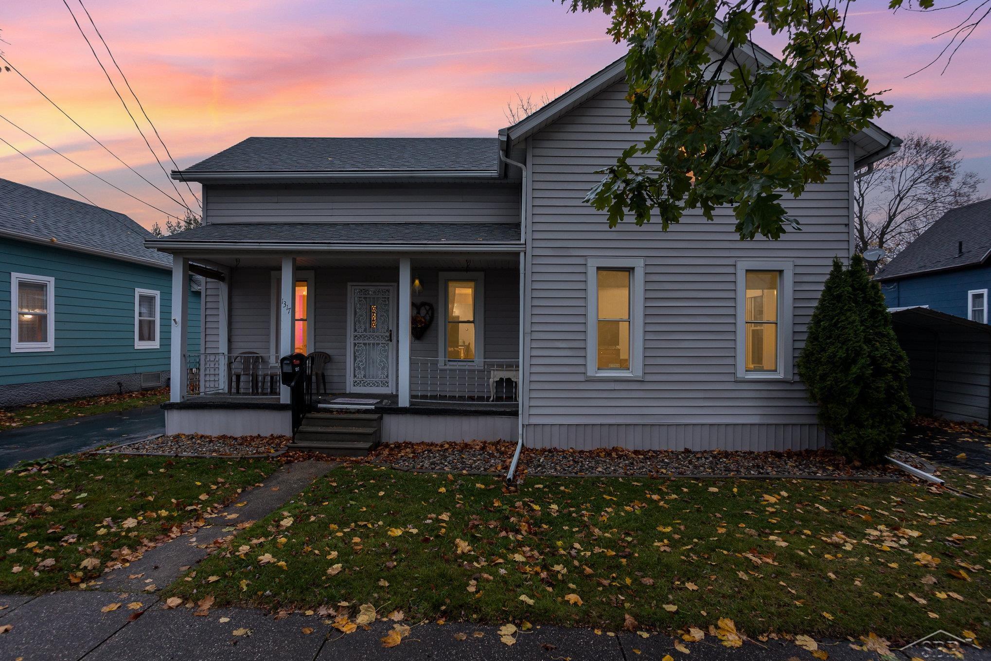 1317 18th Street Bay City, MI 48708 - Photo 2 of 30 50161259-760f0864-5d55-483a-ade7-cbe66d69fc4b.JPG