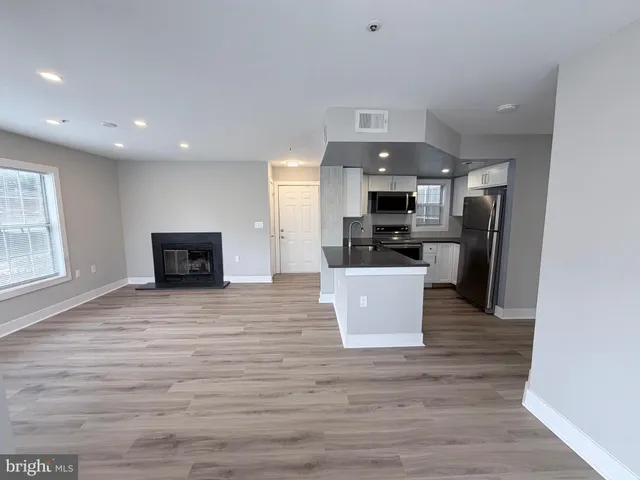 $2,400 | 15777 Easthaven Court, Unit 302, Bowie, MD 20716