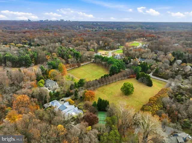a view of a pathway with a garden