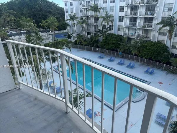 $2,100 | 486 Northwest 165th Street, Unit B506, Miami, FL 33169