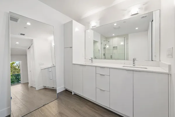 a view of an empty walk in closet