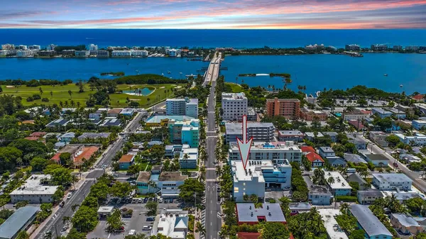 $3,250 | 1 South Palmway, Unit 201, Lake Worth, FL 33460