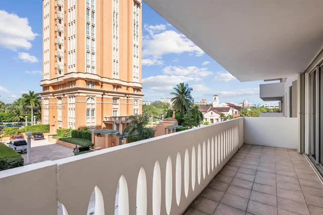 $4,300 | 625 Biltmore Way, Unit 306, Coral Gables, FL 33134