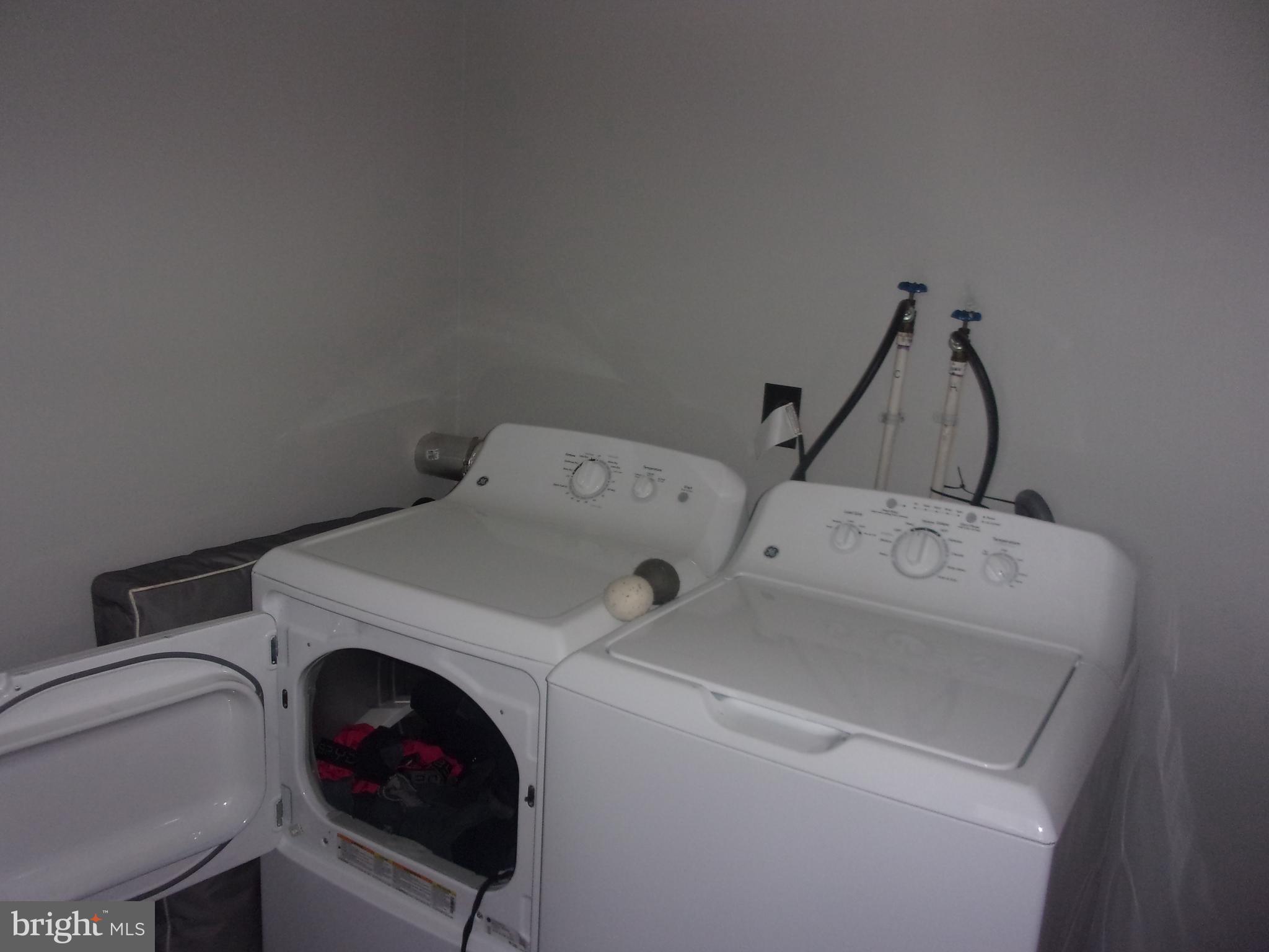 13519 Old Legislative Road Southwest Frostburg, MD 21532 - Photo 4 of 37 Laundry conveniently located off kitchen