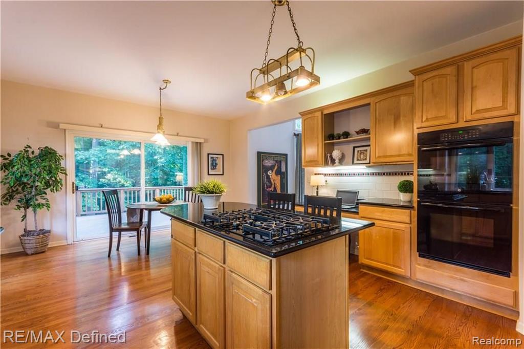 950 Ridgeline Court Lake Orion, MI 48360 - Photo 23 of 48