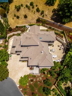 $3,980,000 | 84 Mossbridge Lane, Orinda, CA 94563