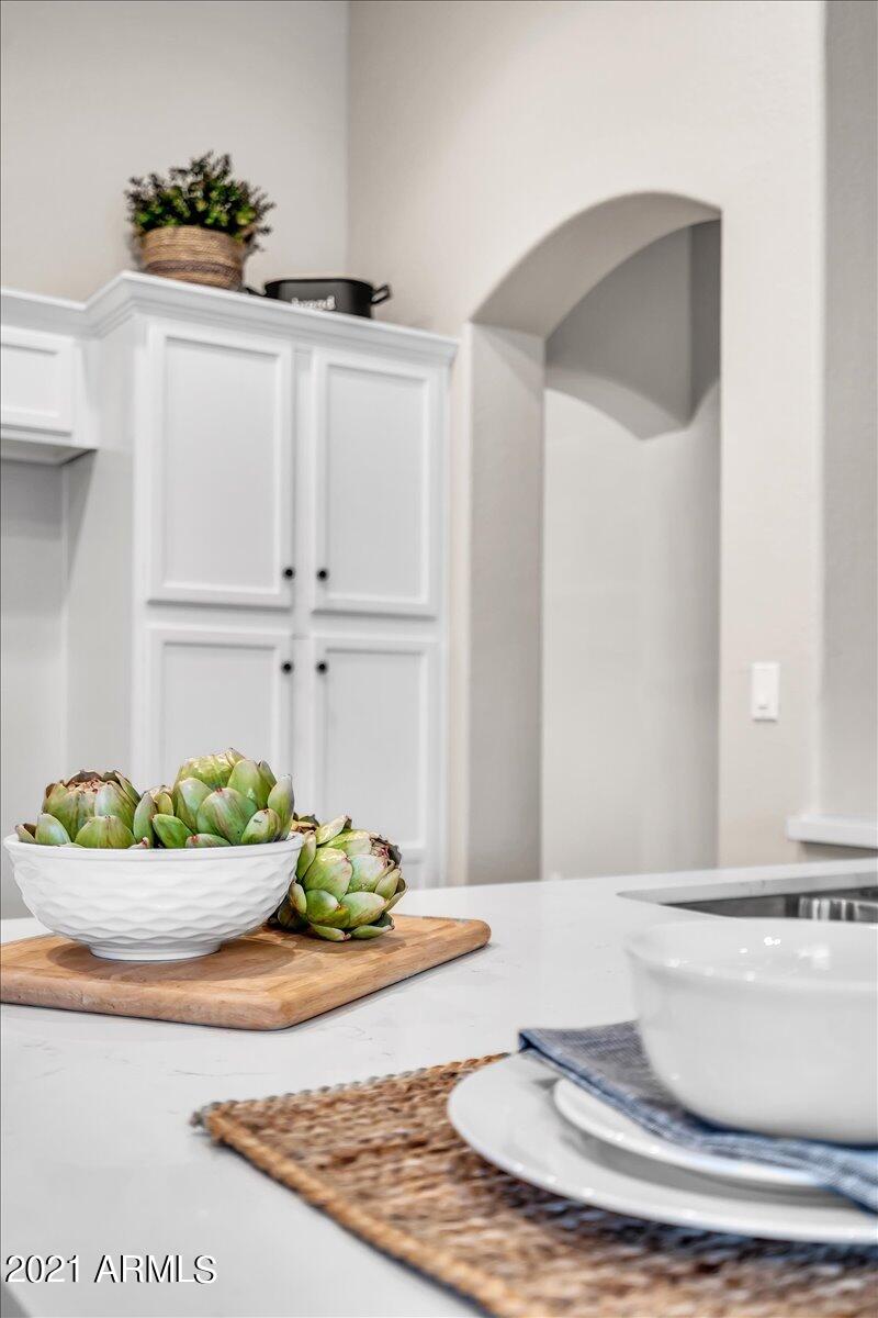 4301 South Splendor Place Gilbert, AZ 85297 - Photo 12 of 38 17-17-1Kitchen