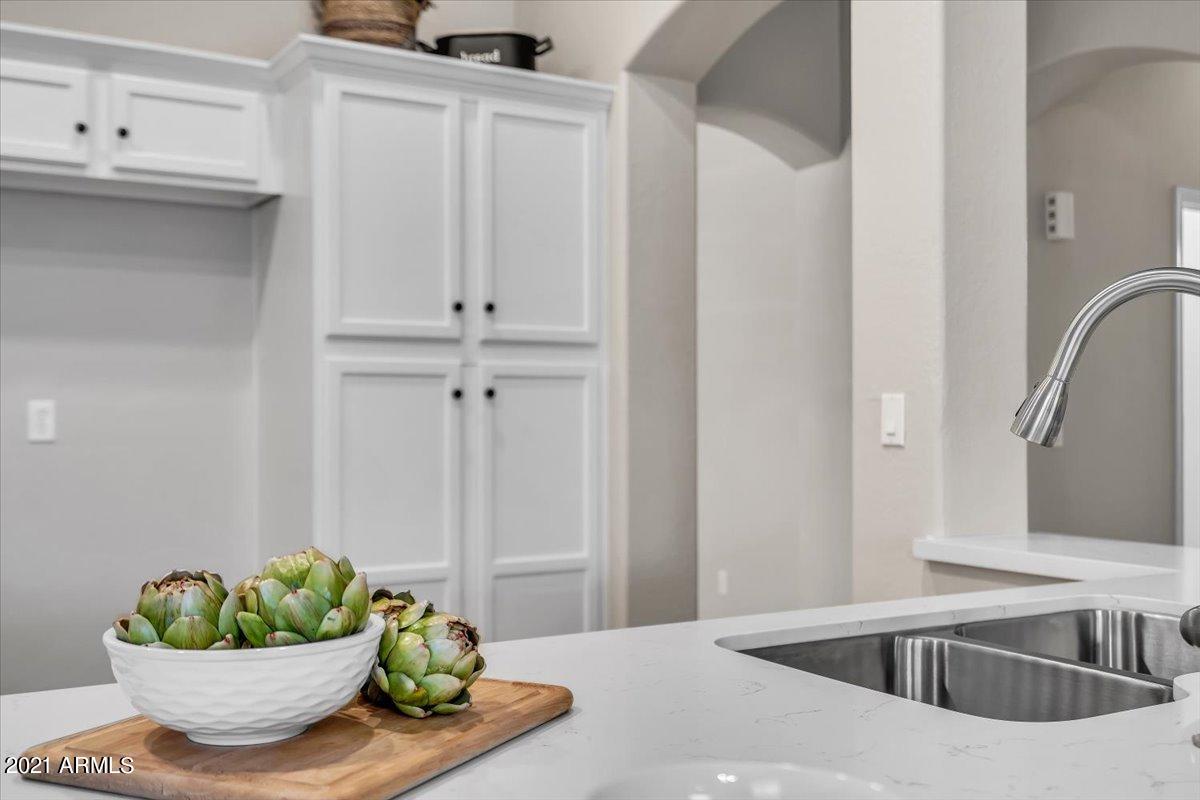4301 South Splendor Place Gilbert, AZ 85297 - Photo 13 of 38 18-17-2Kitchen detail