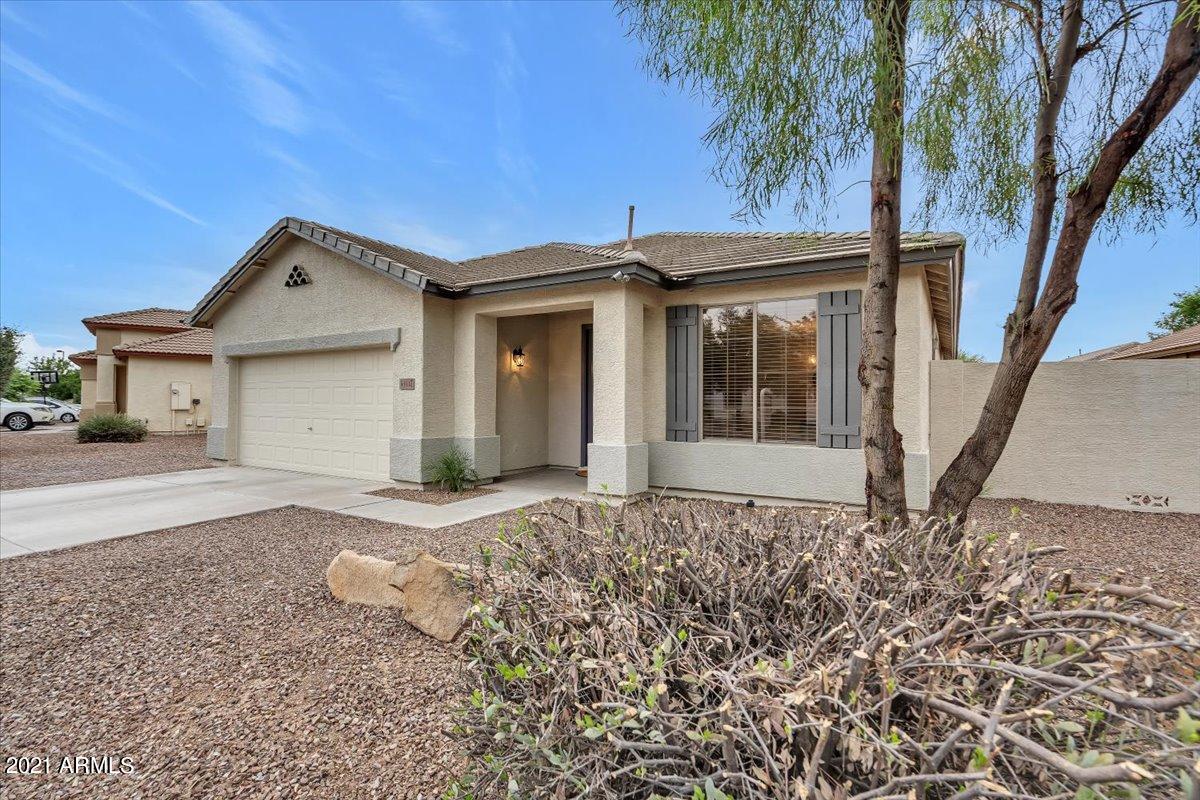 4301 South Splendor Place Gilbert, AZ 85297 - Photo 2 of 38 05-5Front of home