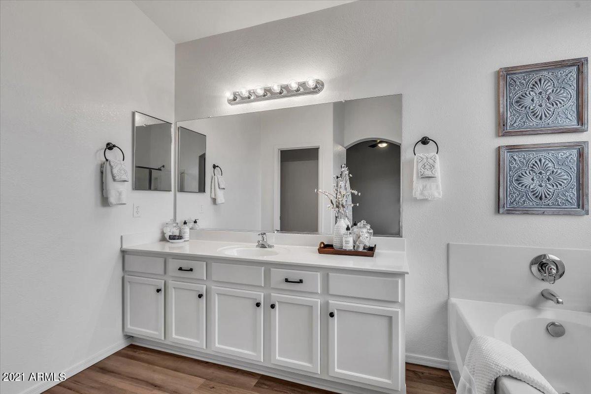 4301 South Splendor Place Gilbert, AZ 85297 - Photo 21 of 38 26-24Master bath