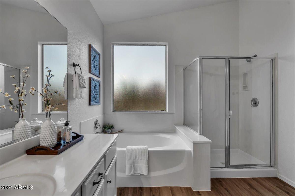 4301 South Splendor Place Gilbert, AZ 85297 - Photo 22 of 38 27-25Master bath