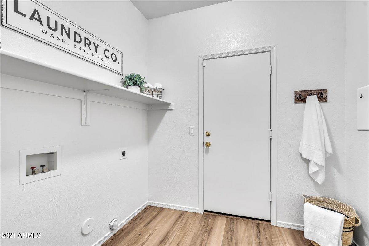 4301 South Splendor Place Gilbert, AZ 85297 - Photo 30 of 38 35-33Laundry