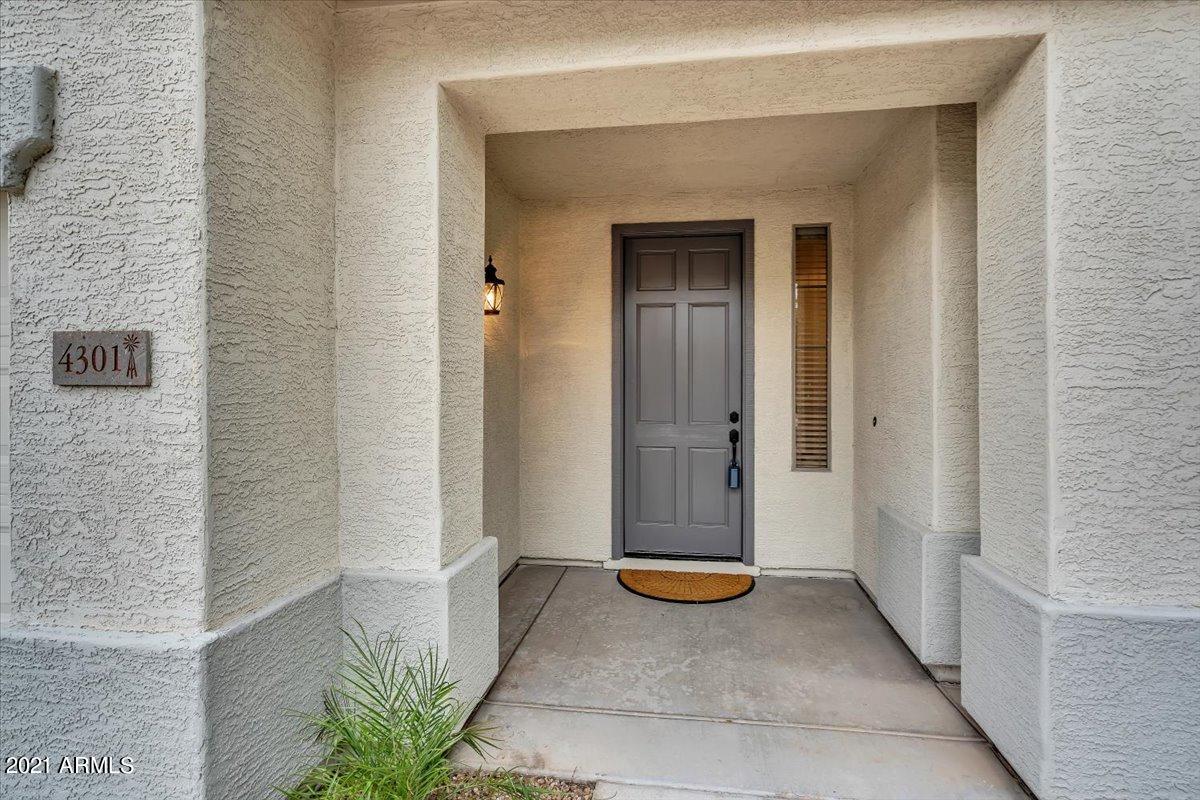 4301 South Splendor Place Gilbert, AZ 85297 - Photo 3 of 38 08-8Front entry