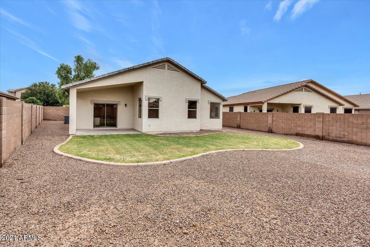 4301 South Splendor Place Gilbert, AZ 85297 - Photo 33 of 38 38-36Back of home