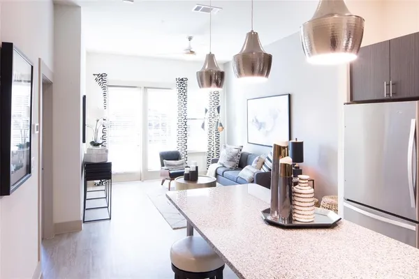 $1,350 | 901 North Zang Boulevard, Unit 207, Dallas, TX 75208