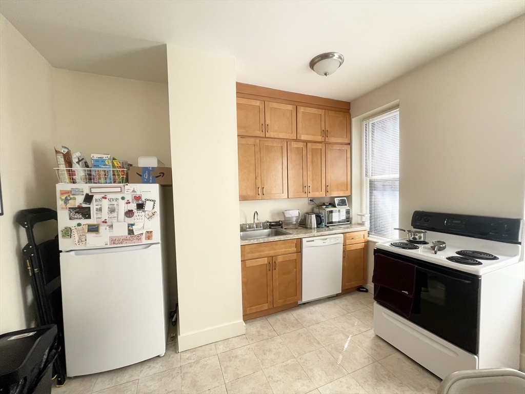 68 Myrtle Street, Unit 5 Boston, MA 02114 - Photo 7 of 14