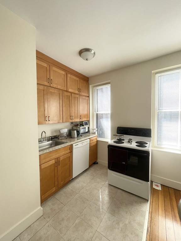 68 Myrtle Street, Unit 5 Boston, MA 02114 - Photo 9 of 14