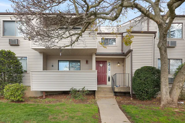 $179,000 | 252 Harlem Avenue, Unit B5, Bridgeport, CT 06606