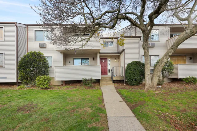 $179,000 | 252 Harlem Avenue, Unit B5, Bridgeport, CT 06606