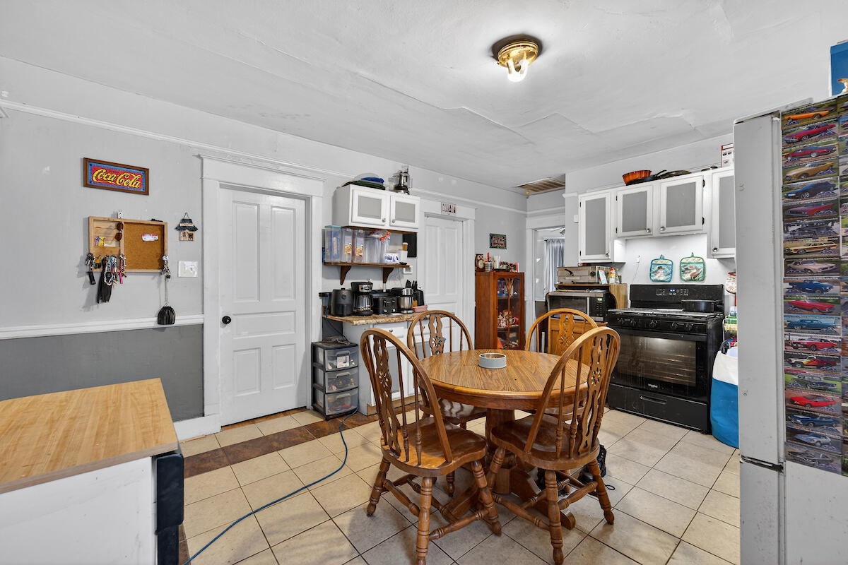 2673 South 14th Street Milwaukee, WI 53215 - Photo 13 of 21 DSC09899