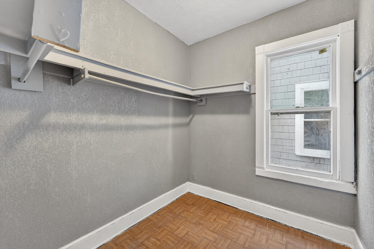 2673 South 14th Street Milwaukee, WI 53215 - Photo 17 of 21 DSC09836